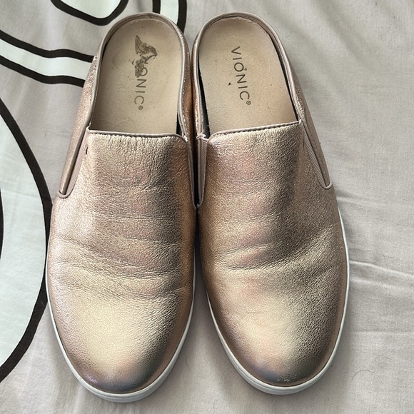 VIONIC “DAKOTA” Metallic Rose Gold Slip-On Mule Sneaker size 9.5 - Picture 6 of 15